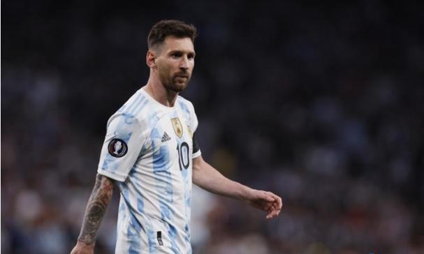 林志玲老太多了，看着比张钧甯大20岁！脸部浮肿，简直惨不忍睹！